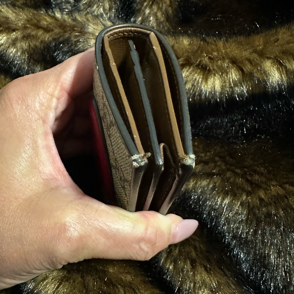 Gucci Heart Compact Wallet - Picture 5 of 8